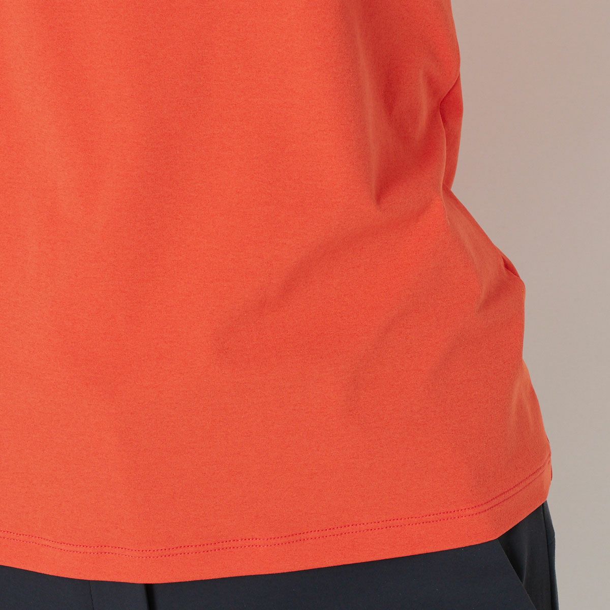 【OUTLET】【DESCENTE GOLF】ソフトストレッチブラカップ付きロゴプリントシャツ