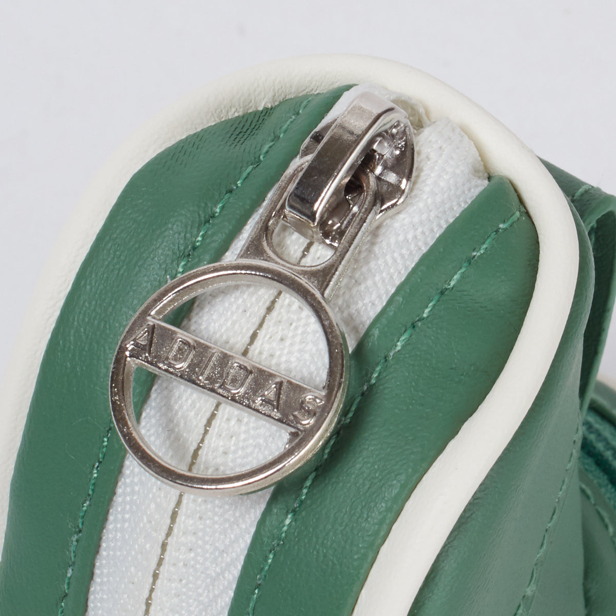 【adidas Golf】スリーストライプス キャディバッグ型 ボールケース(グリーン)