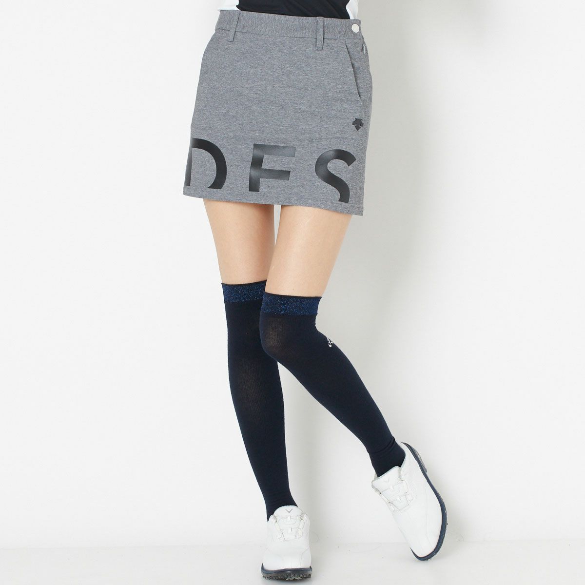 【OUTLET】【DESCENTE GOLF】リサイクルメランジ4WAYストレッチツイルロゴプリントスカート